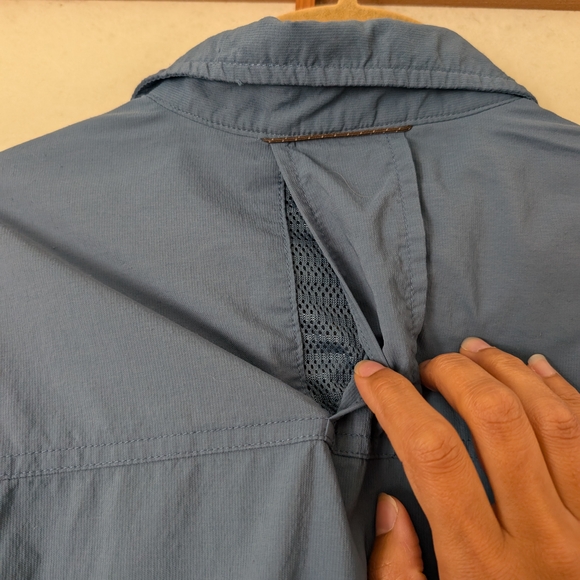 REI Men's Small Short Sleeve Button Up Shirt - Picture 3 of 4